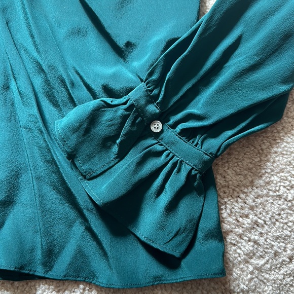 NWT Jcrew 100% silk Rich Green ruffle dress blouse - Picture 2 of 4